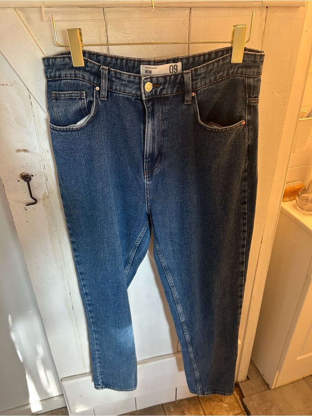 refuge Straight-Leg Women's Jeans in Dark Blue Wash